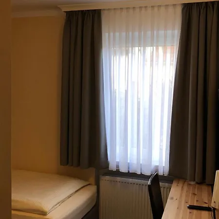 Loens Garni Hotel
