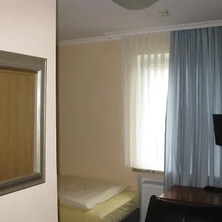 Loens Garni 3* Garbsen